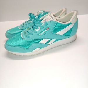 Reebok Classics in turquoise size 9